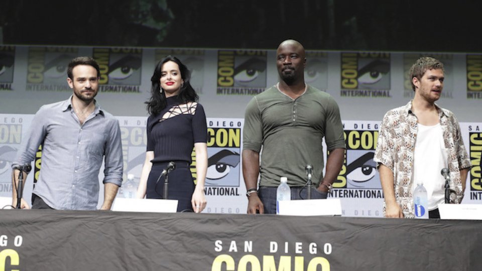 Mike Colter, Krysten Ritter, Finn Jones al Comic Con di San Diego, nel 2017