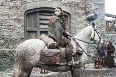 Il Trono di Spade: Maisie Williams nell'episodio Nata dalla Tempesta