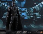 Justice League: i dettagli del costume di Batman svelati dalle action figure