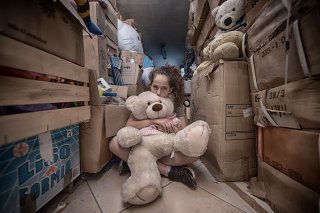 Il cratere: Sharon Caroccia in un momento del film