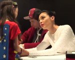 Wonder Woman e la giovane fan: l'incontro che ha emozionato il Comic-Con