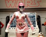 Lupita Nyong'o tra i fan del Comic-Con vestita da Power Ranger!
