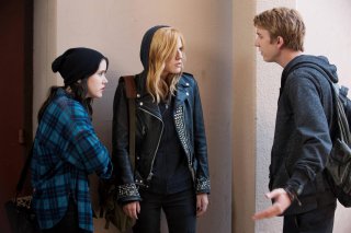 Amityville - Il risveglio: Bella Thorne, Taylor Spreitler e Thomas Mann in una scena del film