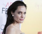 Angelina Jolie parla del suo divorzio da Brad Pitt e di un nuovo problema medico