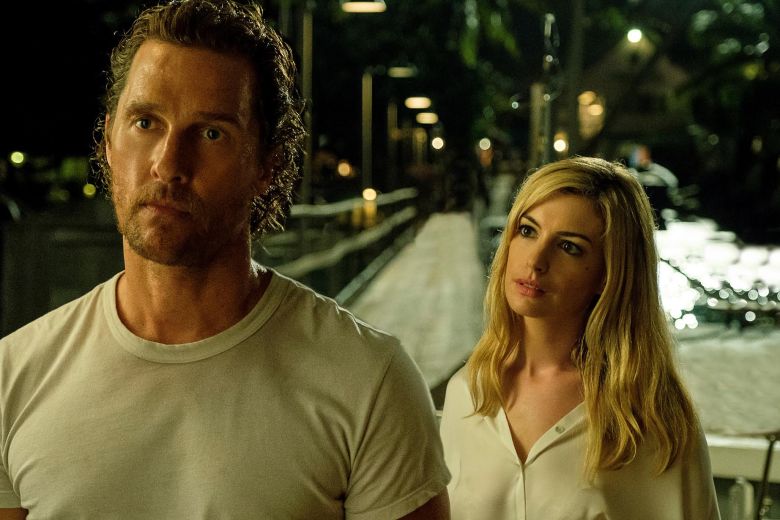 Serenity - L'isola dell'iganno: Anne Hathaway e Matthew McConaughey in una nuova foto del film