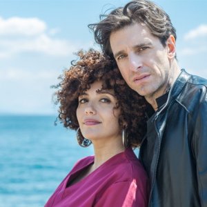 Ammore e Malavita: Giampaolo Morelli e Serena Rossi in una foto