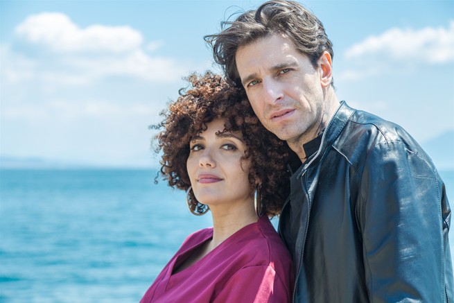 Ammore e Malavita: Giampaolo Morelli e Serena Rossi in una foto