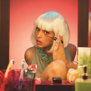 Brutti e cattivi: Sara Serraiocco in una scena del film