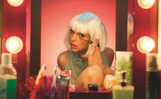 Brutti e cattivi: Sara Serraiocco in una scena del film