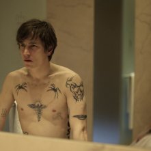 Espèces menacées: Vincent Rottiers e Alice Isaaz in una scena del film