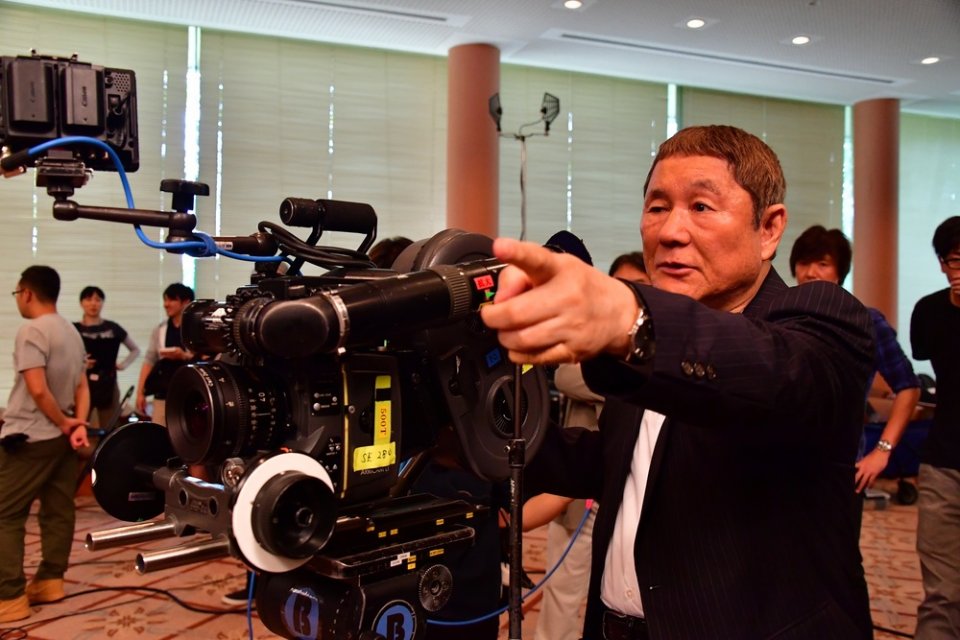Outrage Coda: Takeshi Kitano sul set del film