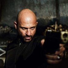 Ammore e Malavita: un primo piano di Raiz