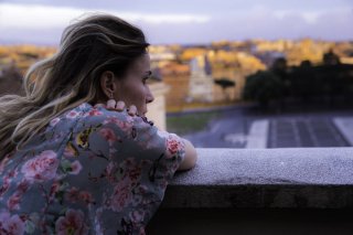 Amori che non sanno stare al mondo: Lucia Mascino in una scena