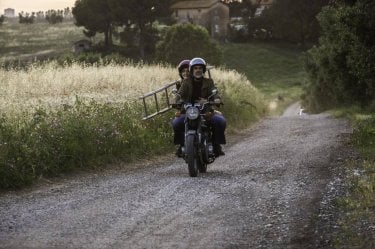 Amori che non sanno stare al mondo: Thomas Trabacchi e Lucia Mascino in una scena