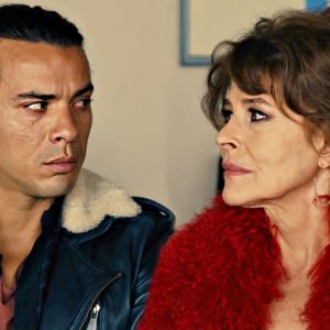 Lola Pater: Tewfik Jallab e Fanny Ardant in una scena