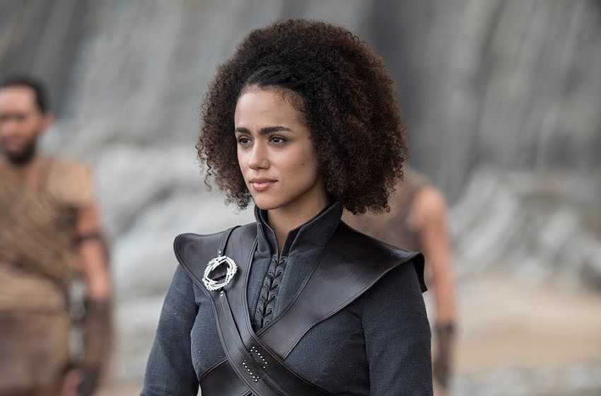 Nathalie Emmanuel in una scena di Il trono di spade