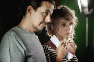 Il cratere: i registi Luca Bellino e Silvia Luzi sul set del film