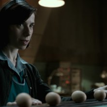 The Shape of Water: Sally Hawkins in una scena del film