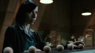 The Shape of Water: Sally Hawkins in una scena del film