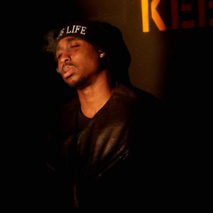 All Eyez on Me: Demetrius Shipp Jr. in un momento del film