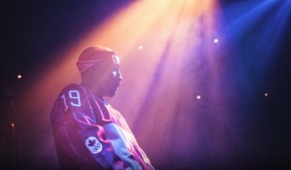 All Eyez on Me: Demetrius Shipp Jr. in una scena del film