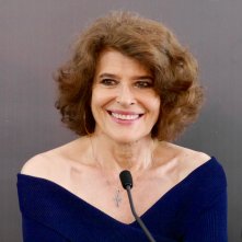 Lola Pater: Fanny Ardant sorridente a Locarno