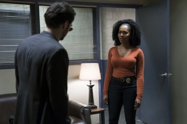 The Defenders: Simone Missick in una scena