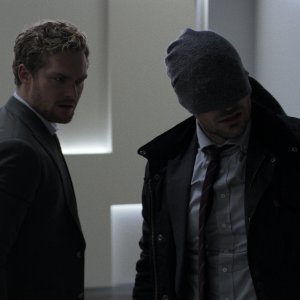 The Defenders: Finn Jones e Charlie Cox in una scena
