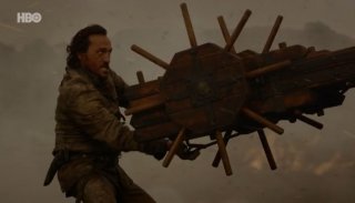 Il trono di spade: Bronn si prepara ad abbattere Drogon in The Spoils of War
