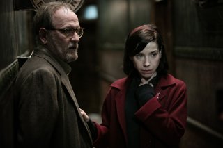 The Shape of Water: Richard Jenkins e Sally Hawkins in una foto del film