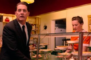 Twin Peaks: Kyle MacLachlan in una scena in pasticceria