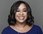 Shonda Rhimes stringe un accordo con Netflix: in arrivo nuove serie e progetti
