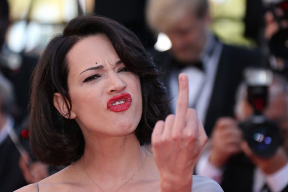 Asia Argento, red carpet provocatorio a Cannes