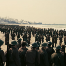 Dunkirk: le truppe sulla spiaggia aspettano di essere salvate