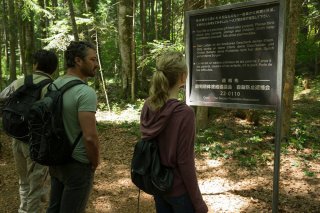 Jukai - La foresta dei suicidi: Yukiyoshi Ozawa, Taylor Kinney e Natalie Dormer in una scena del film
