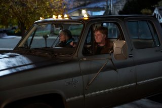 Le nostre anime di notte: Jane Fonda e Robert Redford in macchina in una scena del film