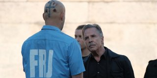 Brawl in Cell Block 99: Don Johnson e Vince Vaughn in una scena del film