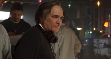 Una foto che ritrae Joe Dante al lavoro sul set