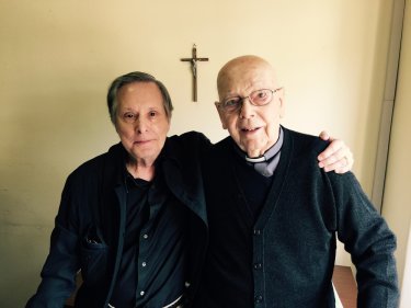 The Devil and Father Amorth: William Friedkin e Padre Gabriele Amorth in un'immagine promozionale