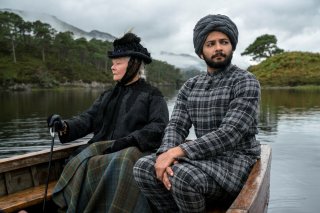 Vittoria e Abdul: Judi Dench e Ali Fazal in un'immagine del film