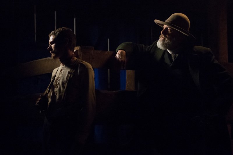 Godless: una foto di Jack O'Connell e Jeff Daniels