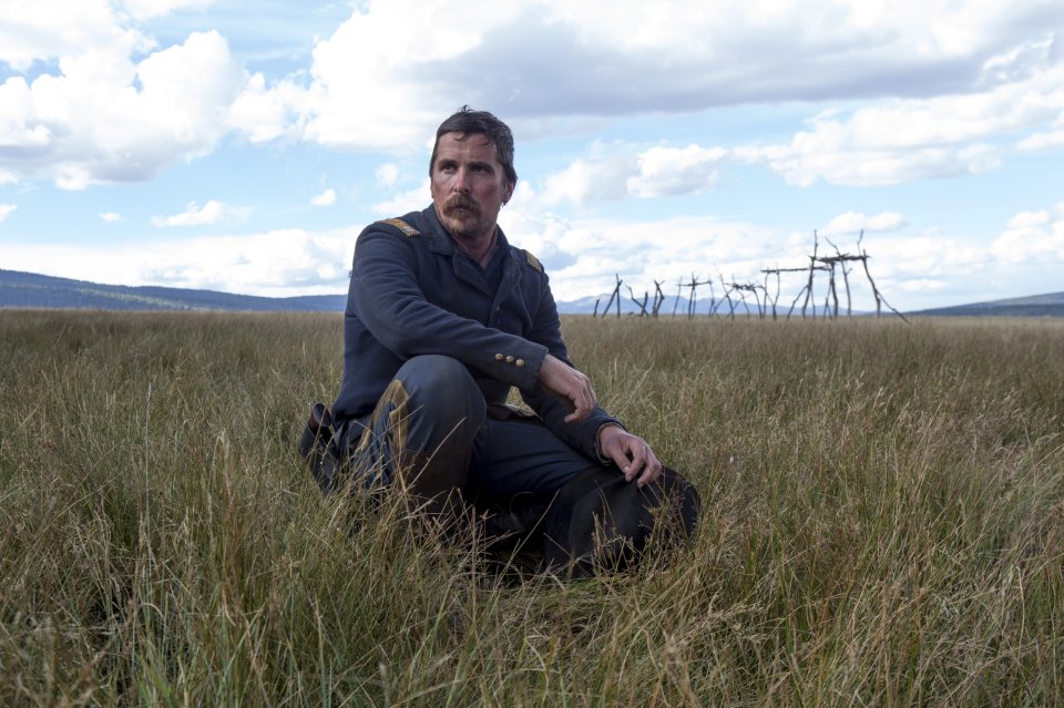 Hostiles: Christian Bale nella prima foto del western