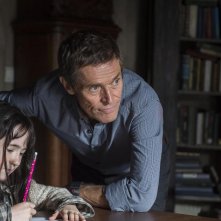 What Happened to Monday: Willem Dafoe con la piccola Clara Read