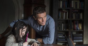 What Happened to Monday: Willem Dafoe con la piccola Clara Read