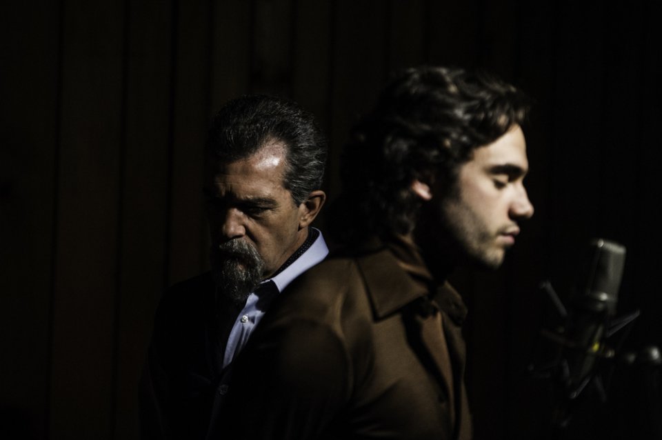 La musica del silenzio: Antonio Banderas e Toby Sebastian in una scena del film