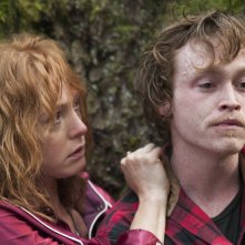 I segreti di Twin Peaks: Caleb Landry Jones e Alicia Witt in una scena