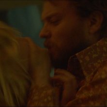 Woodshock: Kirsten Dunst e Pilou Asbæk in una scena del film