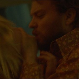Woodshock: Kirsten Dunst e Pilou Asbæk in una scena del film