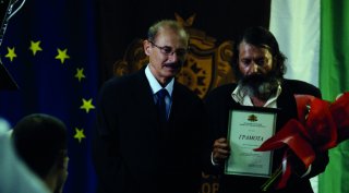 Glory - Non c'è tempo per gli onesti: Stefan Denolyubov in una scena del film