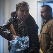 The Void - Il vuoto: Daniel Fathers e Aaron Poole in una scena del film